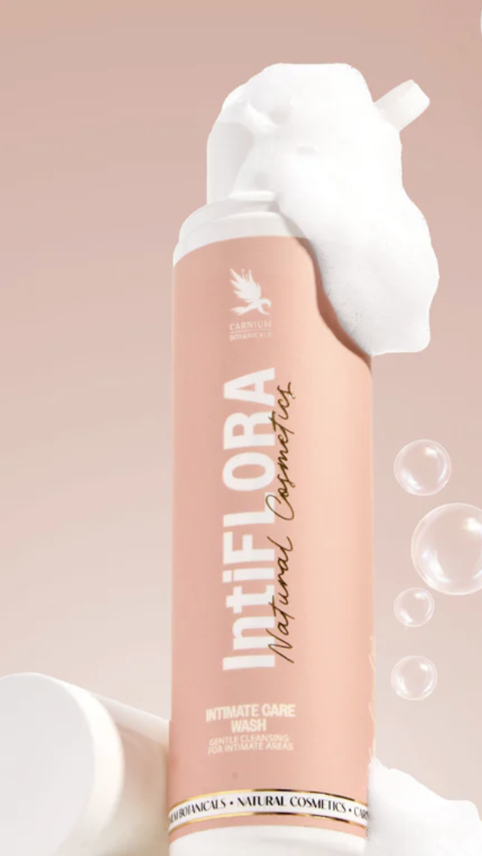 IntiFlora,  přírodní intimní mýdlo, jemně čistí intimní oblast, aniž by ji dráždilo, vysušovalo nebo narušovalo přirozenou rovnováhu. Obsahuje pěnidla přírodního původu, 320 Kč, prodává Carniumbotanicals
