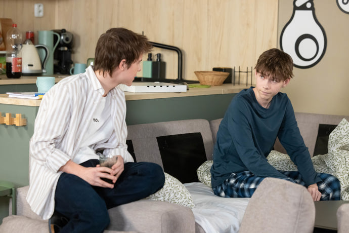 Nekonečný seriál Ulice sleduje dramatické osudy několika rodin žijících v sousedství
