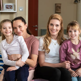 Nekonečný seriál Ulice sleduje dramatické osudy několika rodin žijících v sousedství

