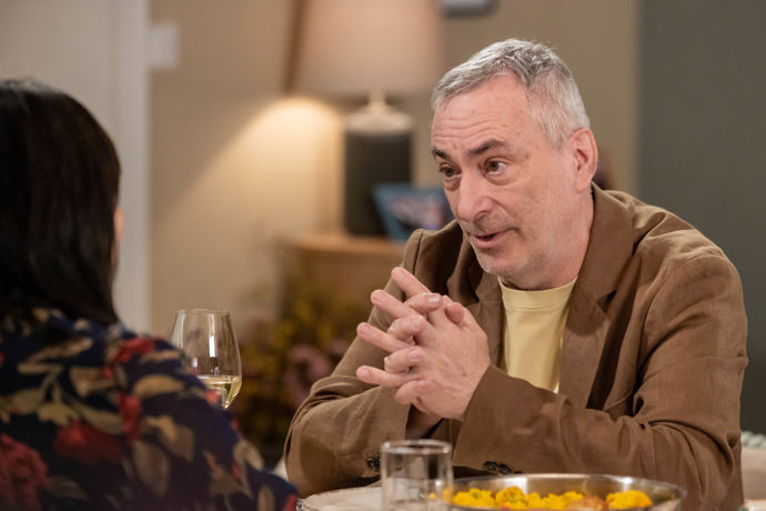 Nekonečný seriál Ulice sleduje dramatické osudy několika rodin žijících v sousedství
