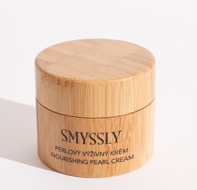 Perlový výživný krém Smyssly (50 ml, 1490 Kč, dostupný na smyssly.com)
 
