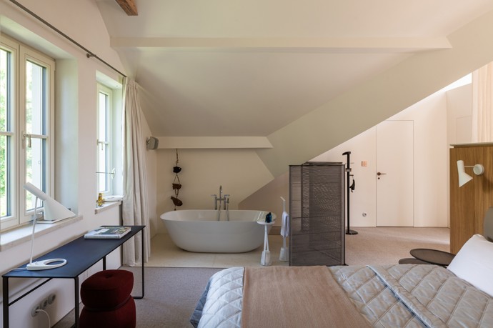 Tým architektů přistoupil k projektu s respektem k původní architektuře i důrazem na kvalitu řemeslného detailu.
Tým architektů přistoupil k projektu s respektem k původní architektuře i důrazem na kvalitu řemeslného detailu.