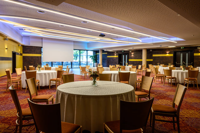 hotel zámek valeč