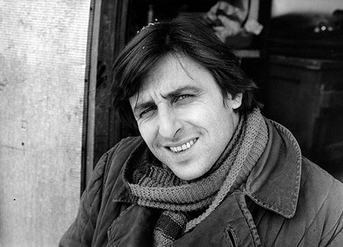 Z filmu Hadí jed. Karel Heřmánek byl velmi pohledný a své kouzlo neztratil ani s přibývajícími vráskami.
