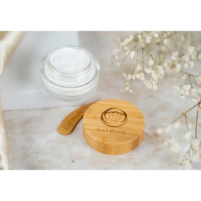 Perlový prášek Pure Pearl Powder (30 g, 884 Kč, dostupný na ecolife.cz)
