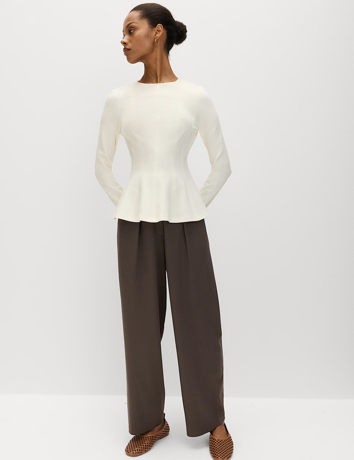 Top s volánkem Marks & Spencer, 699 Kč
