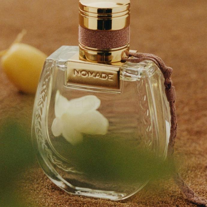 Nomade Jasmin Naturel Intense, Chloé (EdP, 50 ml/3020 Kč)
Sladká dřevitá parfémovaná voda pro všechny ženy, které jsou samy sebou. Vůně je oslavou ženské sounáležitosti, jejich přátelství i spojení různých kultur.
Nomade Jasmin Naturel Intense, Chloé (EdP, 50 ml/3020 Kč)
Sladká dřevitá parfémovaná voda pro všechny ženy, které jsou samy sebou. Vůně je oslavou ženské sounáležitosti, jejich přátelství i spojení různých kultur.
