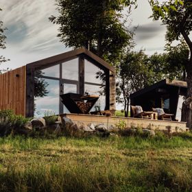 Glamping 4úhly je výjimečný projekt mladé rodiny, na ploše 10 000 m², v srdci ovocného sadu na Zlínsku.
Glamping 4úhly je výjimečný projekt mladé rodiny, na ploše 10 000 m², v srdci ovocného sadu na Zlínsku.