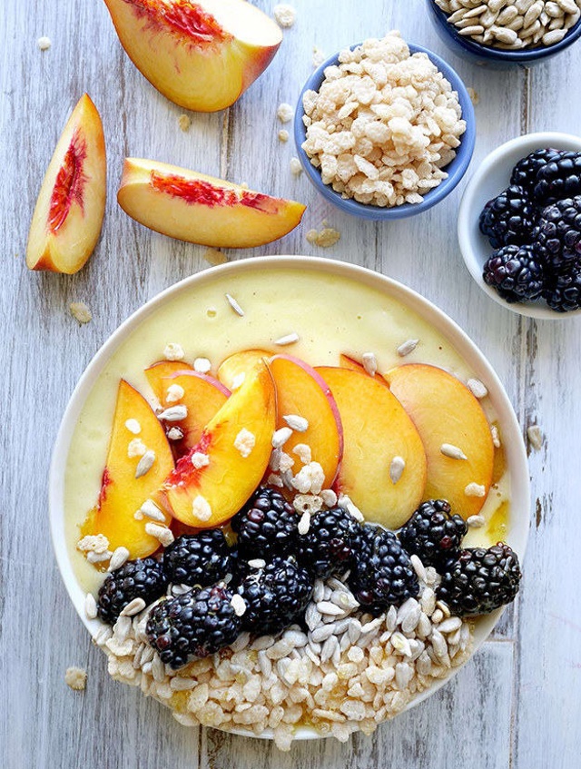 Misky plné vitamínů aneb 5 receptů na smoothie bowls