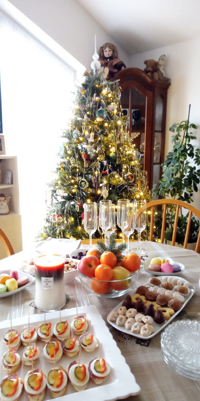 Všude po domě byste našli živé větvičky, které voní čerstvým zimním vzduchem. 
