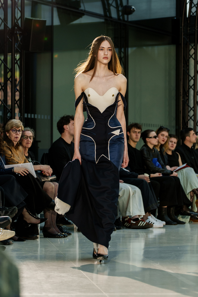 V soutěži pro mladé talenty Mattoni Young Fashion Stars zvítězil Kryštof Bača, získal možnost prezentace na KVIFF 2026
