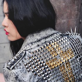 Džínová bunda - punk styl