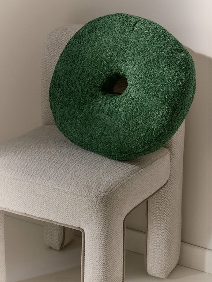Bouclé polštář ve tvaru donutu Francois, Westwing Collection, 1 249 Kč
