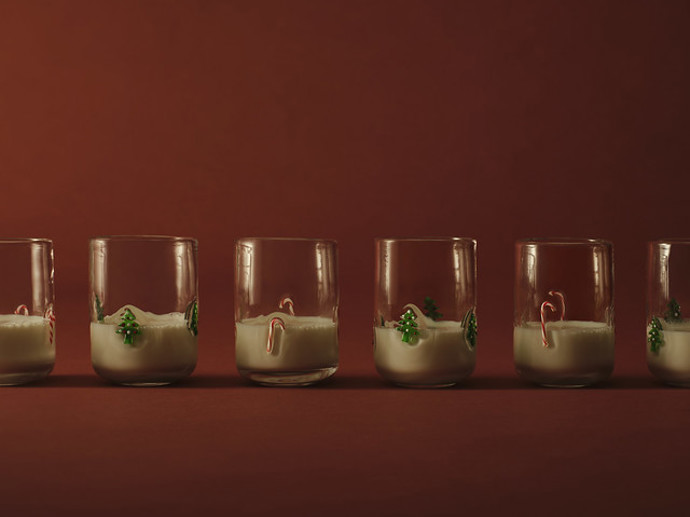Festive Pop je jako pozvánka k radosti. Kombinuje červenou, růžovou a zelenou do palety, která působí přirozeně a přitom neotřele. 
