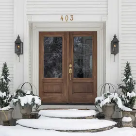 Jen její velikost dávala trochu tušit něco o jeho zašlé slávě.
Jen její velikost dávala trochu tušit něco o jeho zašlé slávě.