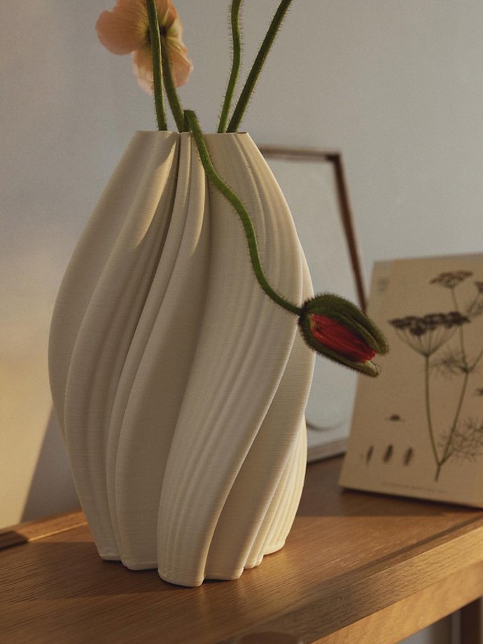 3D tištěná porcelánová váza Melody, 1 949 Kč, Westwing Collection
