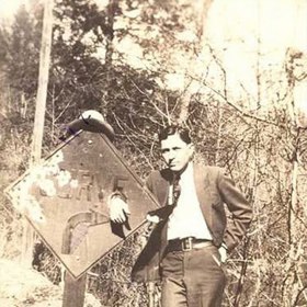 Clyde Barrow
Clyde Barrow