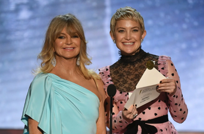 Podobu po své mamince zdědila také herečka Kate Hudson.
