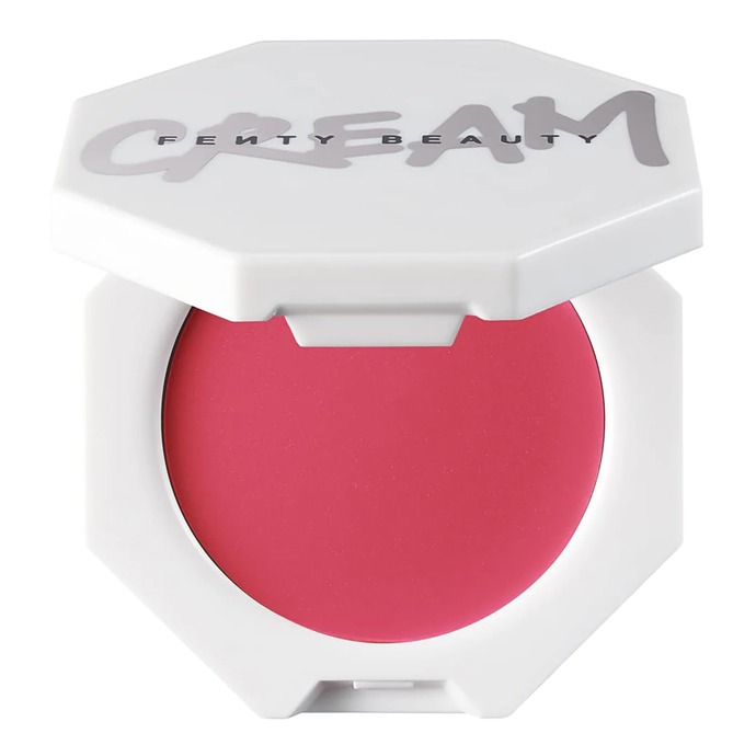 Krémová tvářenka Cheeks Out Freestyle Cream Blush – odstín Strawberry Drip, Fenty Beauty, 610 Kč, Sephora
