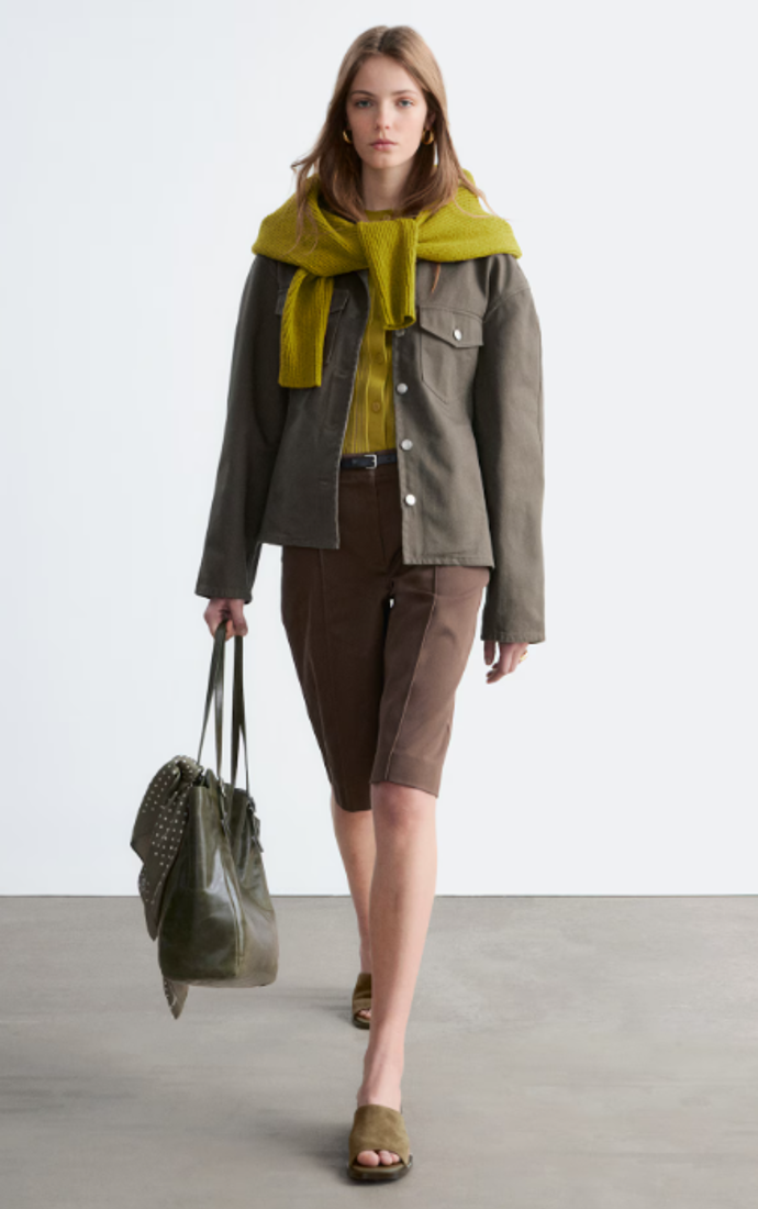 Hnědé bermudy, H&M, 1990 Kč
