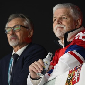 Prezident fandil na olympijských hrách našim hokejistkám
Prezident fandil na olympijských hrách našim hokejistkám