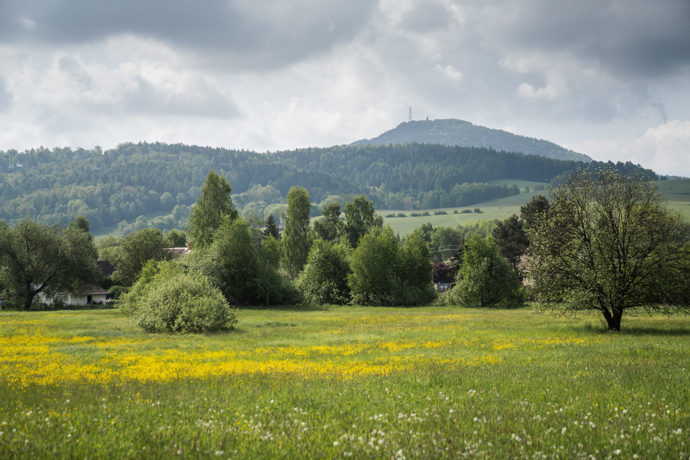 Od úpatí Krušných hor vede trasa až do hor Lužických.
Od úpatí Krušných hor vede trasa až do hor Lužických.