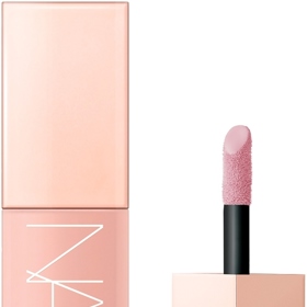Afterglow Liquid Blush odstín Behave, Nars, 815 Kč
Afterglow Liquid Blush odstín Behave, Nars, 815 Kč