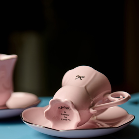 Výstava růžového porcelánu v Praze
