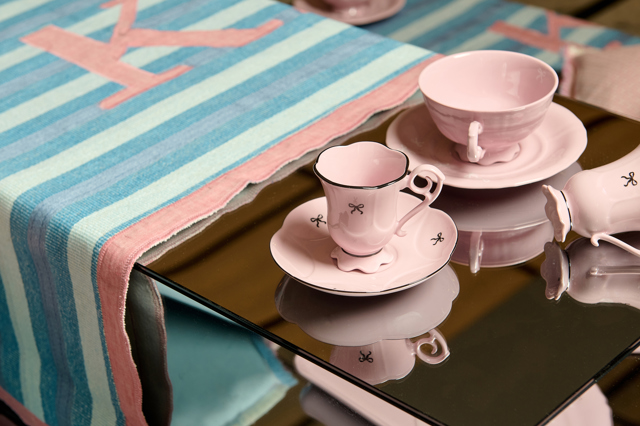 Výstava růžového porcelánu v Praze
