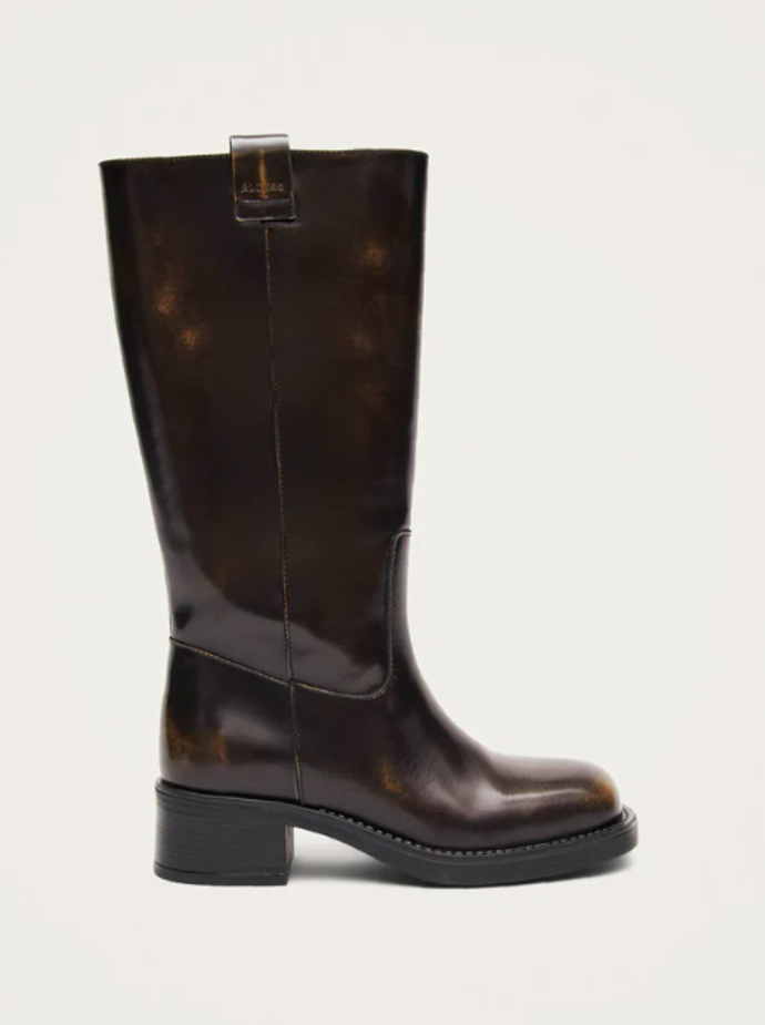 Alohas, 280 eur
Alohas, 280 eur