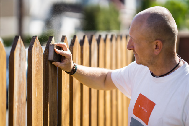 Renovace dřevěného plotu na chalupě: Odborník radí, jak na to