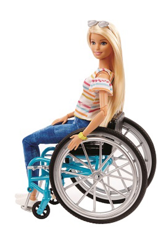 Ke hraní i osvětě! Nové panenky Barbie mají fyzické postižení Ke hraní i osvětě! Nové panenky Barbie mají fyzické postižení