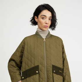 Bunda: Barbour, 6 360 Kč
Bunda: Barbour, 6 360 Kč