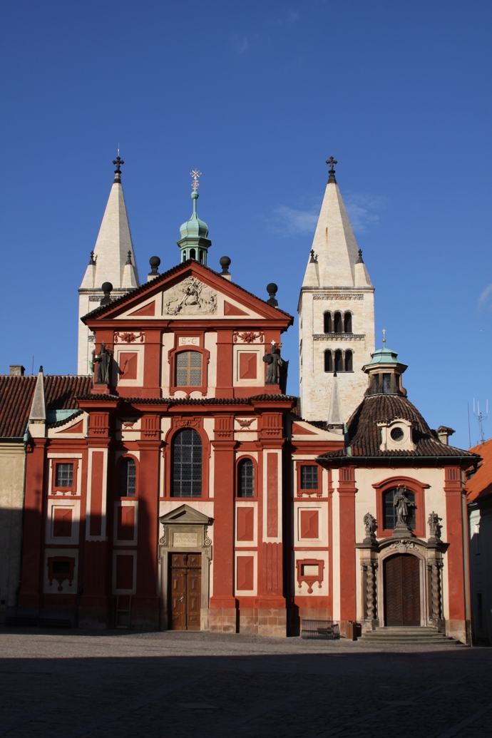 Tuto bazilku založil Vratislav I. asi roku 920 jako druhý kostel v tehdejší oblasti Prahy a byl v něm také pohřben. Poznáte tuto památku?
