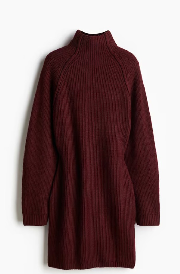 Šaty z žebrovaného úpletu s vysokým límcem, H&M, 899 Kč
