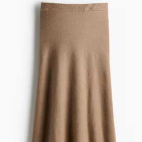 Pletená sukně Flared, H&M, 719 Kč
Pletená sukně Flared, H&M, 719 Kč