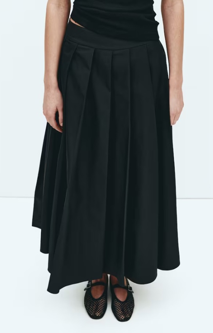 Skládaná áčková sukně, H&M, 1 199 Kč
