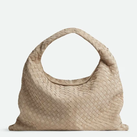 Bottega Veneta Hop Large, 4500 eur
Bottega Veneta Hop Large, 4500 eur