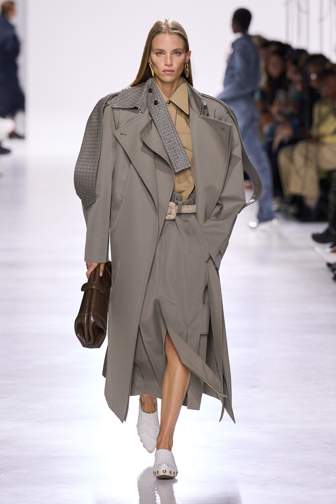 Trenčkot Bottega Veneta jaro/léto 2026
Trenčkot Bottega Veneta jaro/léto 2026