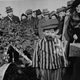 Joseph Schleifstein jako maskot
Joseph Schleifstein jako maskot