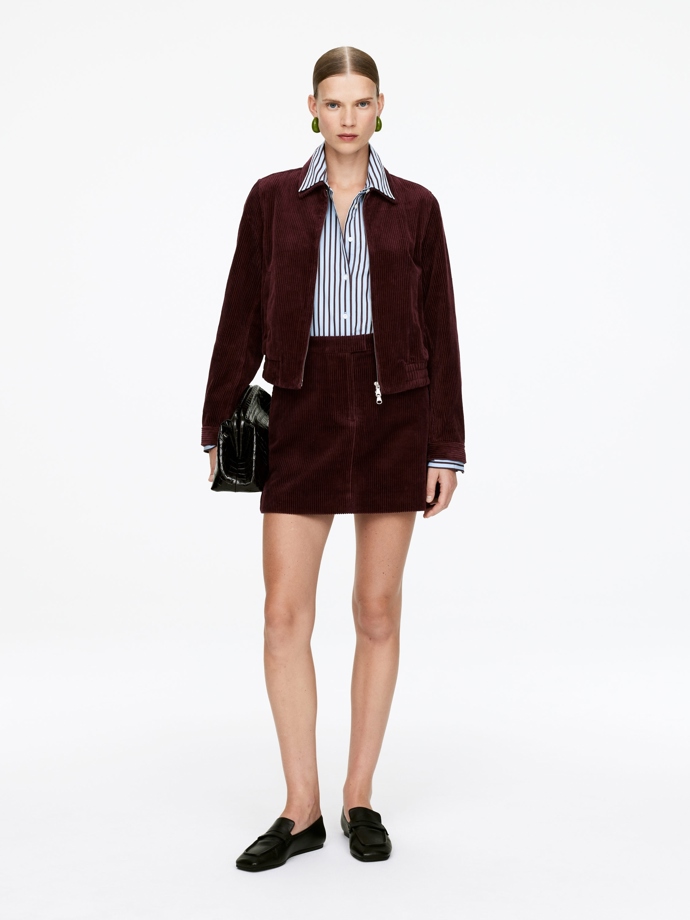 Bunda, 89 eur, sukně, 59 eur, Arket
Bunda, 89 eur, sukně, 59 eur, Arket