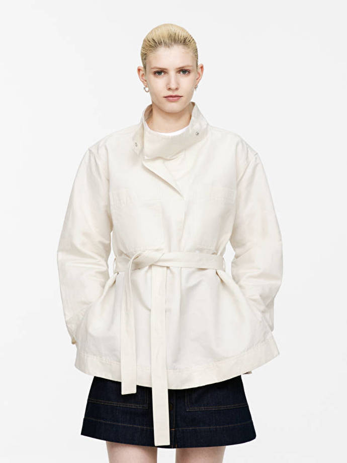 Bunda s páskem, Arket, 89 eur

