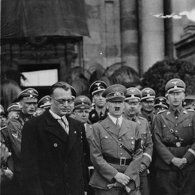 Reinhard Heydrich po boku Adolfa Hiltera
