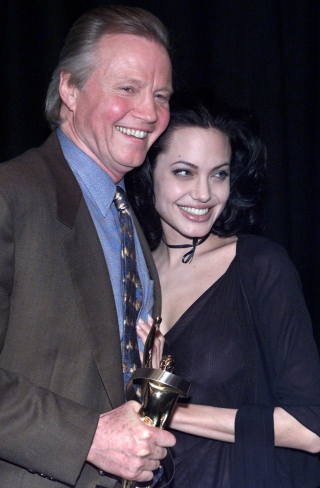 178397-angelina-jolie-s-father-bonds-with-daughter-ending-decade-long-row 178397-angelina-jolie-s-father-bonds-with-daughter-ending-decade-long-row