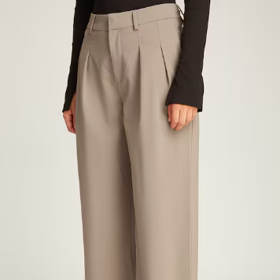 Calvin Klein Jeans kalhoty 2549 Kč
Calvin Klein Jeans kalhoty 2549 Kč