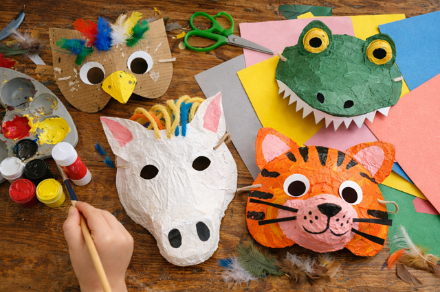 DIY: Masopustní masky s dětmi zvládnete vyrobit i z toho, co už máte doma DIY: Masopustní masky s dětmi zvládnete vyrobit i z toho, co už máte doma