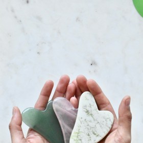 Gua sha kameny pro liftingovou masáž obličeje
