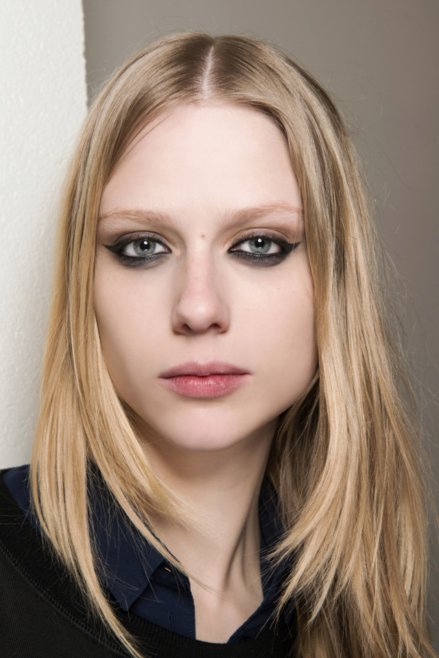 Beauty trendy z přehlídek: Vínová pohádka o probdělé noci
