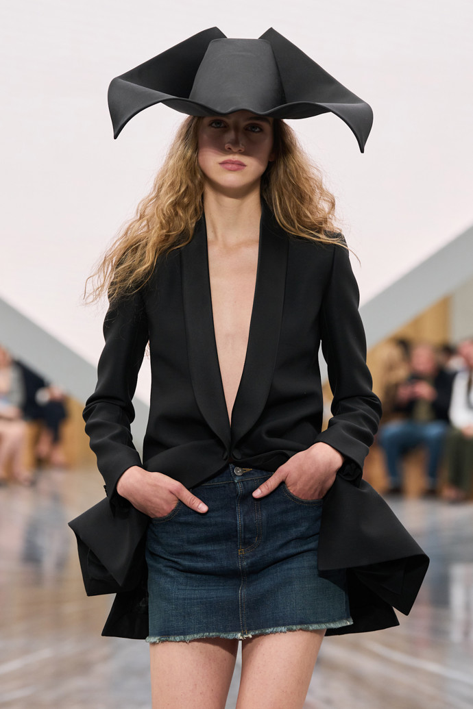 Dior vrací džínové minisukně
Dior vrací džínové minisukně