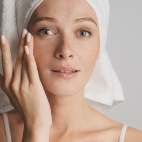 Když je pleť mdlá a bez jasu
Peeling odstraní vrstvu odumřelých buněk a pleť okamžitě působí svěžejší.
Když je pleť mdlá a bez jasu
Peeling odstraní vrstvu odumřelých buněk a pleť okamžitě působí svěžejší.